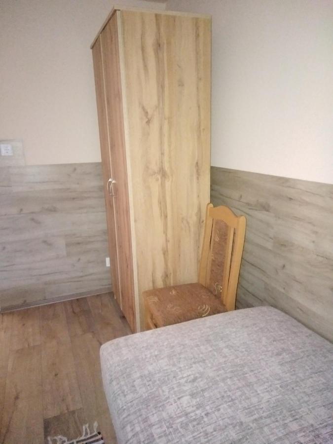 Budai Vam Apartmanhaz Печ Екстериор снимка