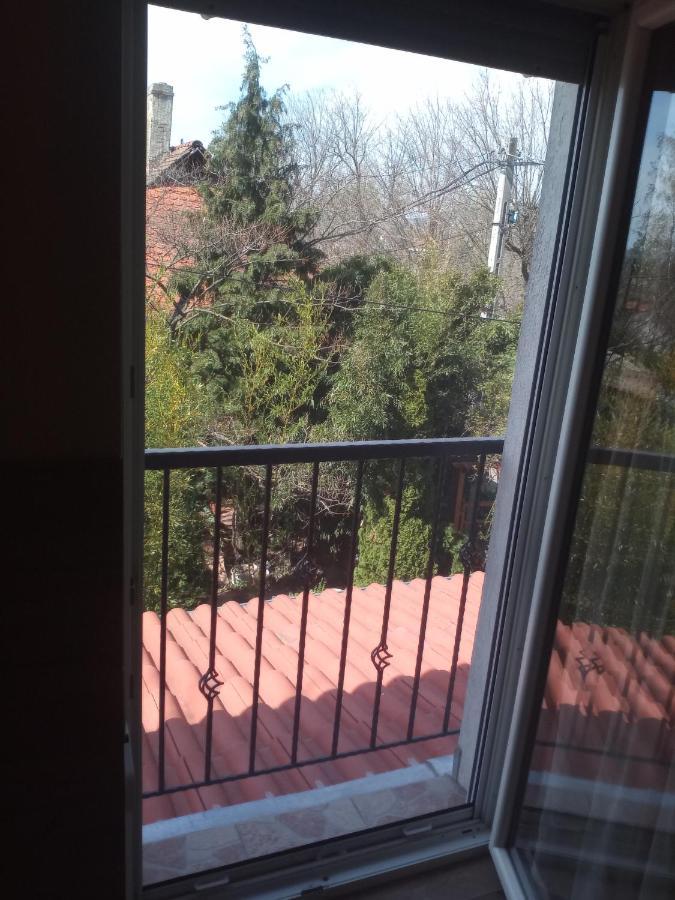 Budai Vam Apartmanhaz Печ Екстериор снимка