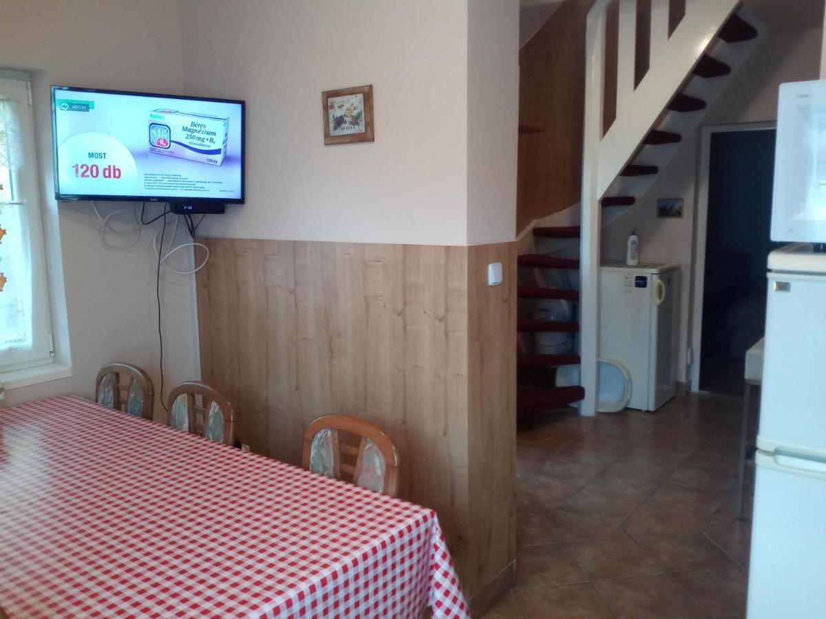 Budai Vam Apartmanhaz Печ Екстериор снимка