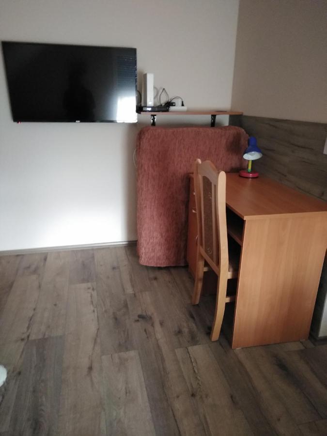 Budai Vam Apartmanhaz Печ Екстериор снимка