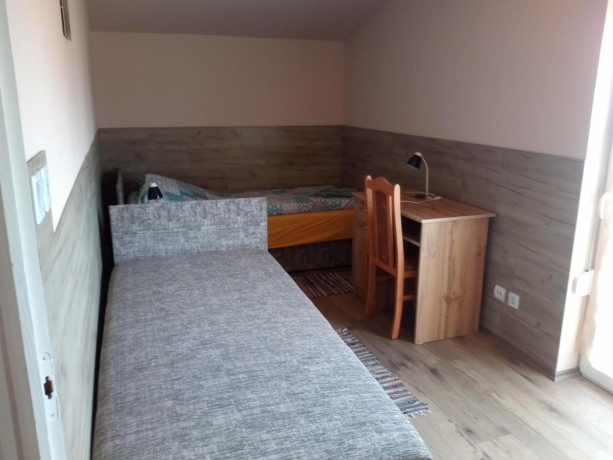 Budai Vam Apartmanhaz Печ Екстериор снимка