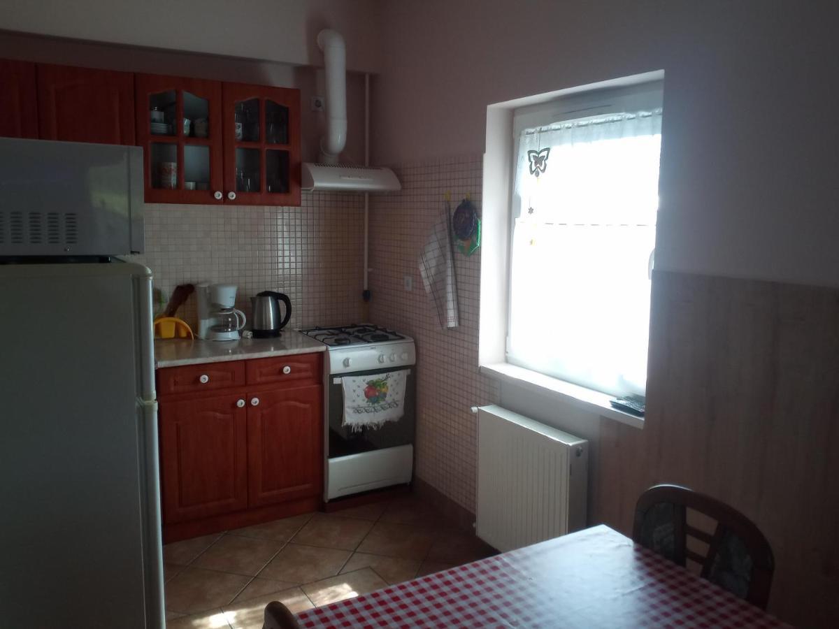 Budai Vam Apartmanhaz Печ Екстериор снимка