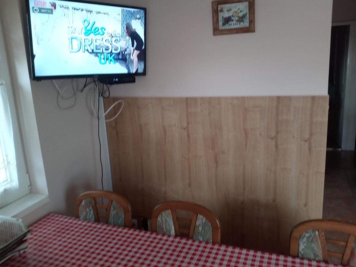 Budai Vam Apartmanhaz Печ Екстериор снимка