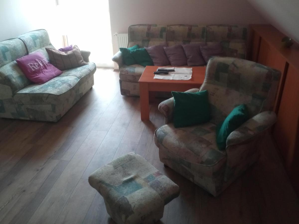 Budai Vam Apartmanhaz Печ Екстериор снимка