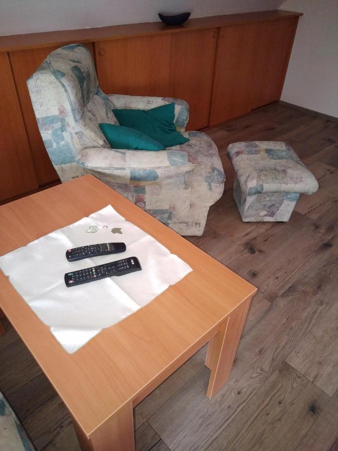 Budai Vam Apartmanhaz Печ Екстериор снимка