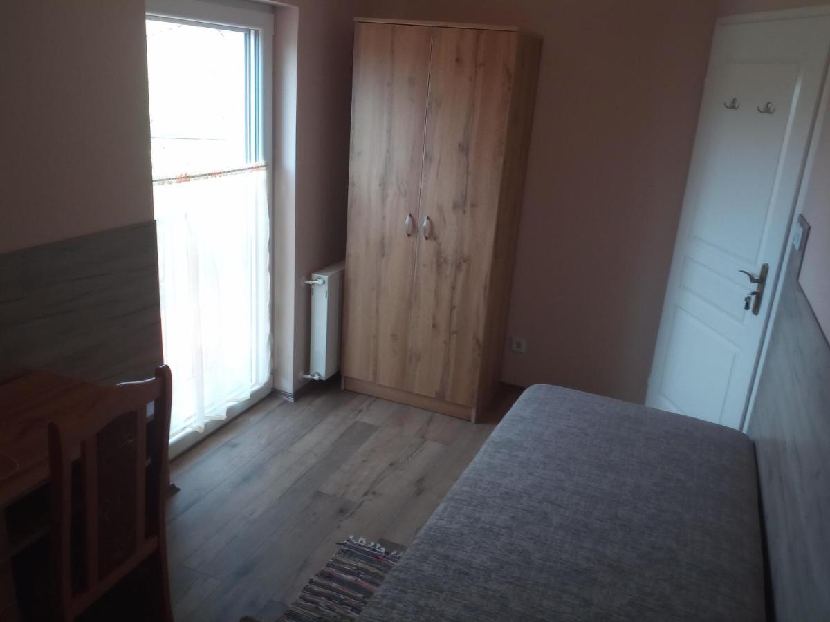 Budai Vam Apartmanhaz Печ Екстериор снимка