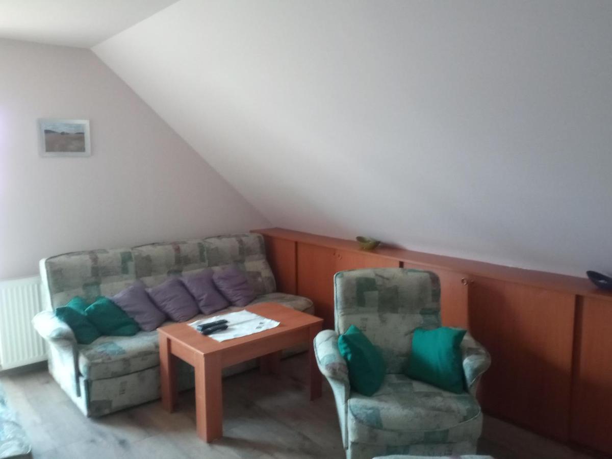 Budai Vam Apartmanhaz Печ Екстериор снимка