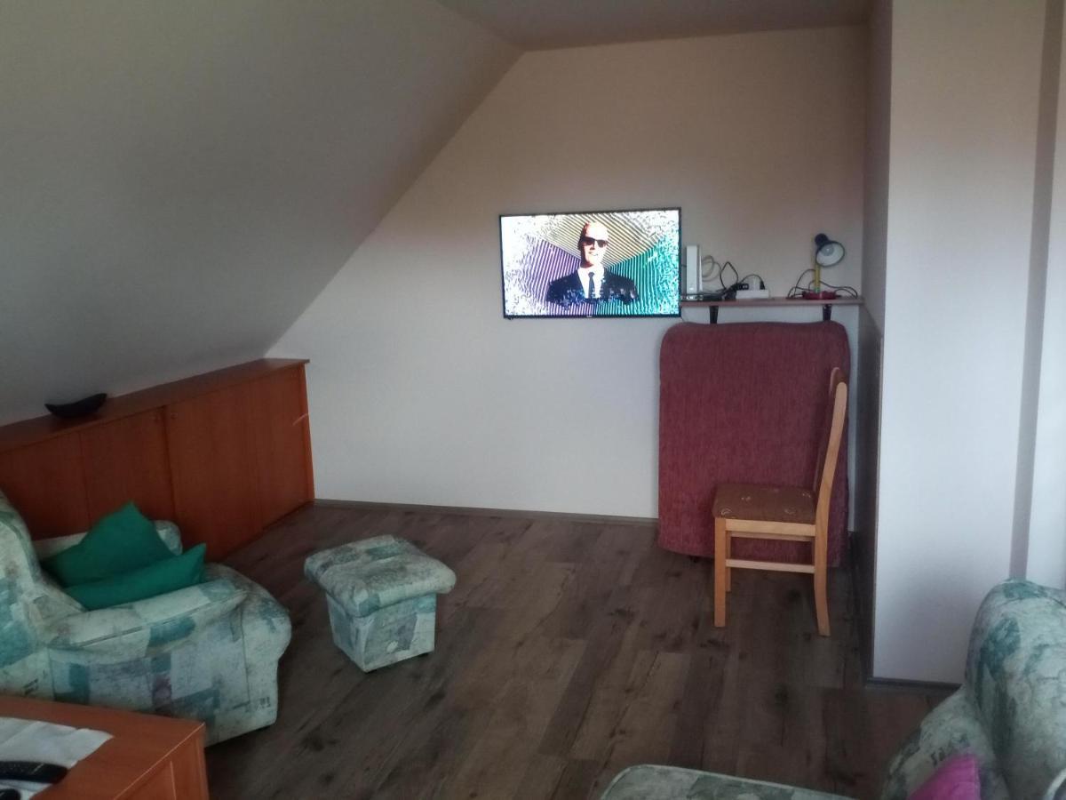 Budai Vam Apartmanhaz Печ Екстериор снимка