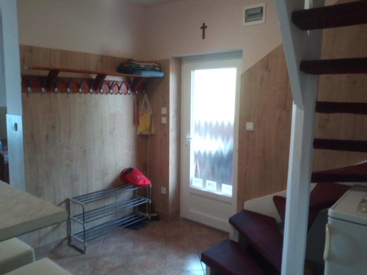 Budai Vam Apartmanhaz Печ Екстериор снимка