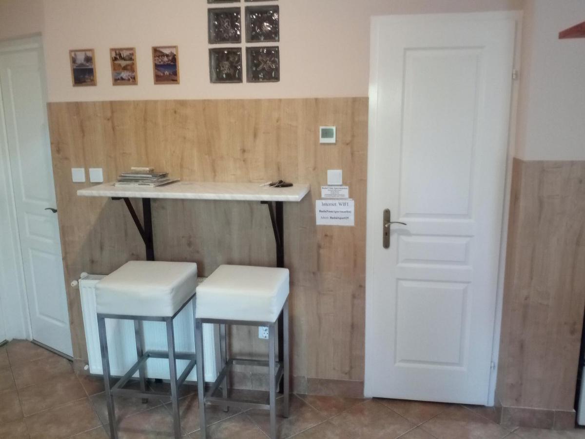 Budai Vam Apartmanhaz Печ Екстериор снимка